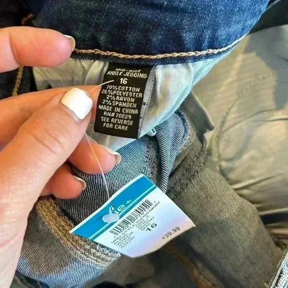 4/$25 NWT Rue21 Mid Rise Ankle Jeggings Blue Distressed Double Roll Plus Sizes - Picture 10 of 12